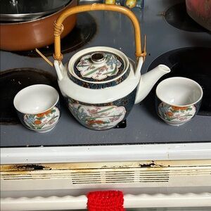 Kinho Japanese Imari porcelain teapot and matching cup set